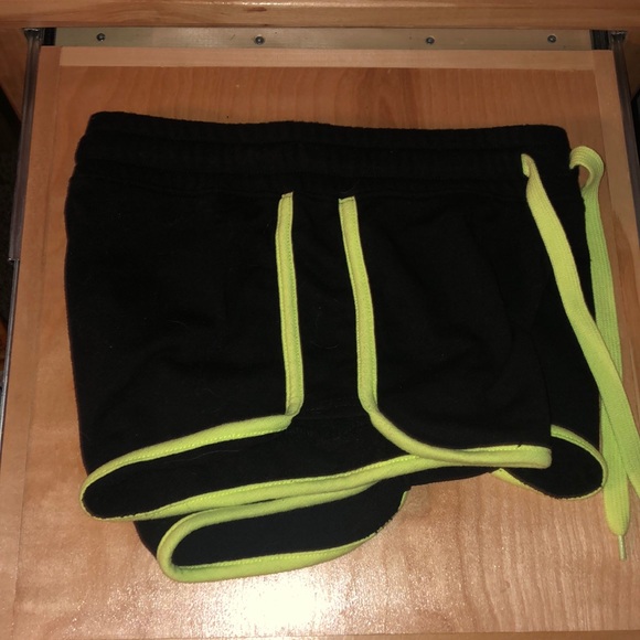 Shorts - Picture 4 of 5